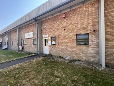 16-18 Rabans Close, Aylesbury, Industrial Lease Assignment - 20260716_092335163_iOS.jpg
