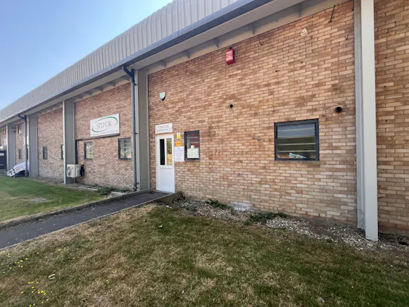 16-18 Rabans Close, Aylesbury, Industrial Lease Assignment - 20260716_092335163_iOS.jpg