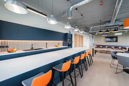 Exchange House - 4th Floor Fitted, Milton Keynes, Office To Let - DSCF5074.jpg