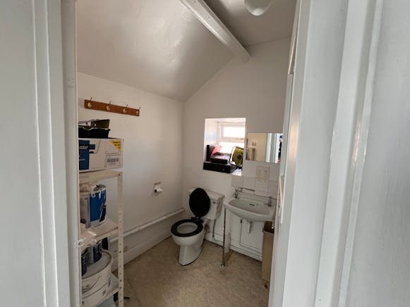 2 Bridge Street, Bakewell, Retail / Retail To Let / For Sale - IMG_3191scaled.jpg