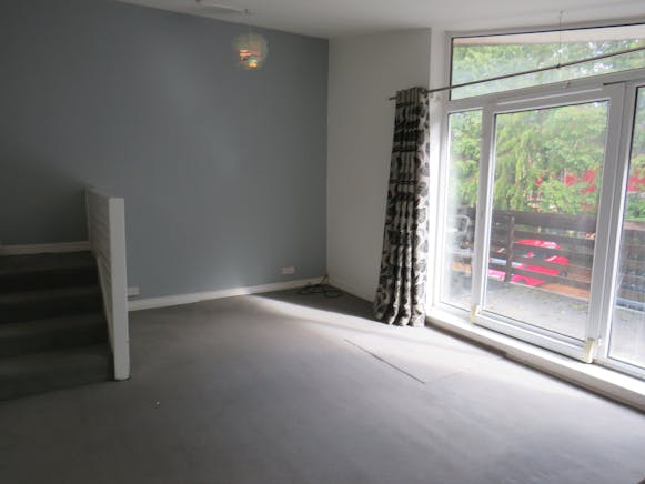 24 / 24a Station Road, Liphook, Retail To Let - IMG_1853.JPG