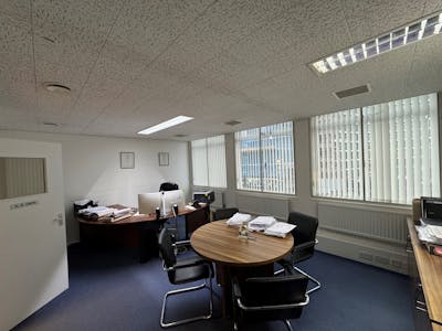 Northside House, Barnet, Office To Let - OFFICE ROOM 2.jpg