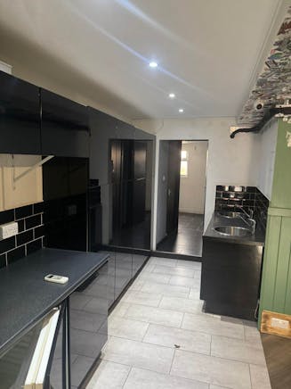 20 Highbridge Street, Waltham Abbey, Retail To Let - 227-6.jpg