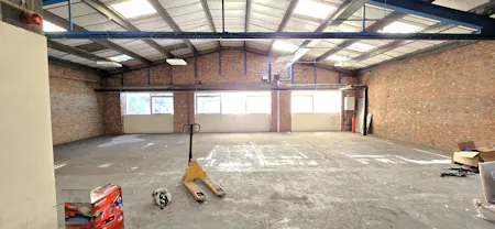 Unit 3 & Unit 5, Lancing Business Park, Lancing, Industrial To Let - 20251121_122817 - Edited.jpg