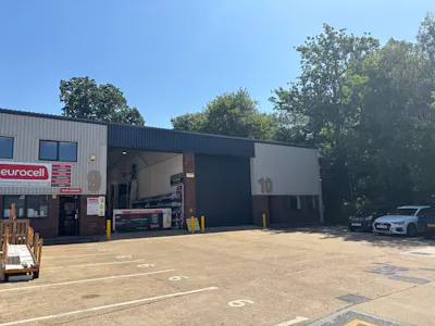 Unit 10, Oakwood Trade Park, Crawley, Industrial/Logistics To Let - IMG_0679.jpeg
