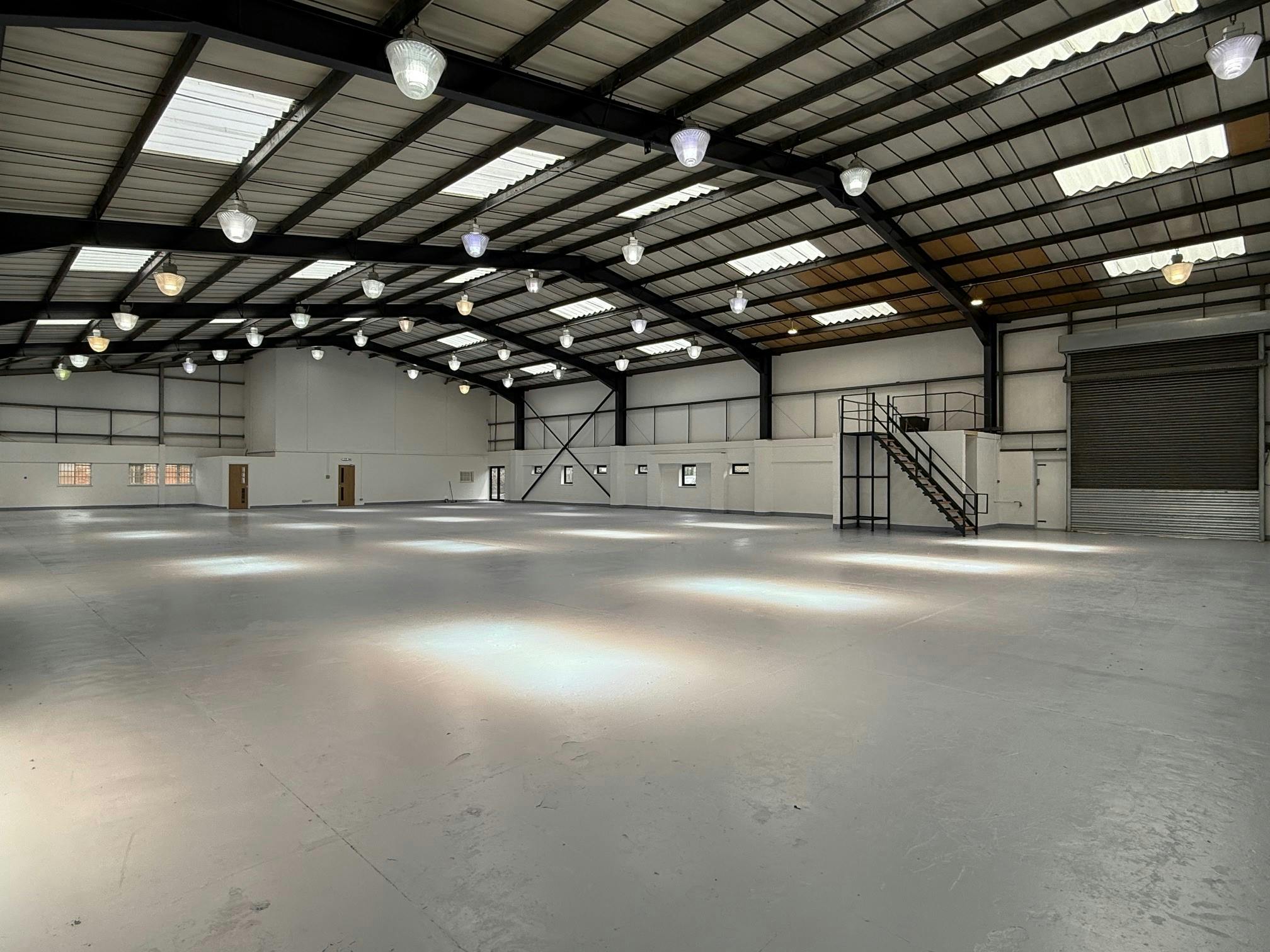 Unit 4 Hawksworth Trading Estate, Wyndham Road, Swindon, Industrial To Let - Internal 002.jpg
