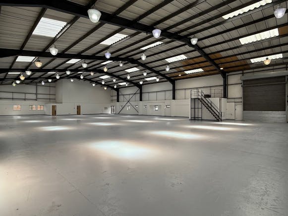Unit 4 Hawksworth Trading Estate, Wyndham Road, Swindon, Industrial To Let - Internal 002.jpg