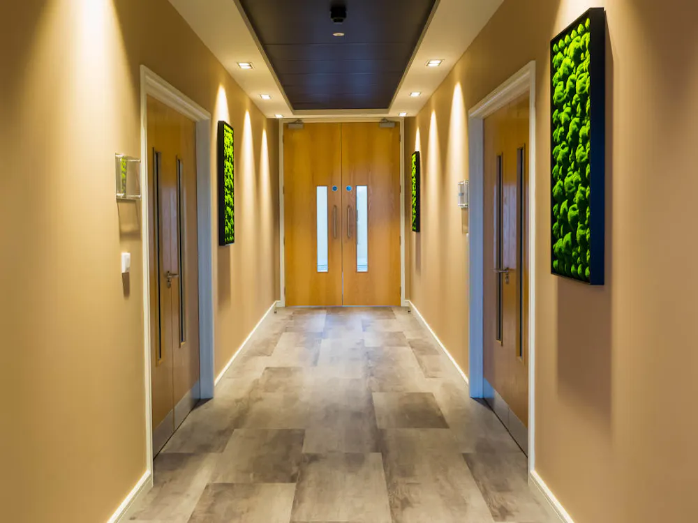 2 Heathrow Boulevard - heathrow-boulevard-building-2-corridor-offices-heathrow.jpg