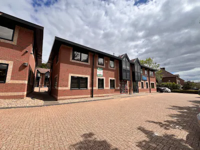 Unit 2 Chiltern Court, Chesham, Office To Let / For Sale - 20260806_113958717_iOS.jpg