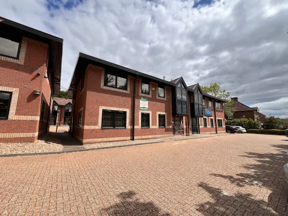 Unit 2 Chiltern Court, Chesham, Offices To Let / For Sale - 20260806_113958717_iOS.jpg