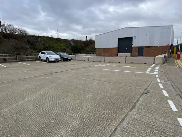 Unit 1 Crayside Industrial Estate, Crayford, Industrial To Let - Crayford - 1 Crayside main 2.jpeg