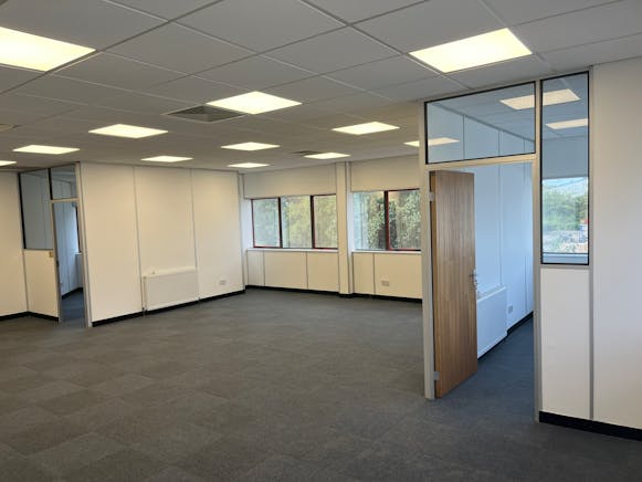 1A Broadfields Court, Aylesbury, Offices To Let / For Sale - IMG_5180.JPG