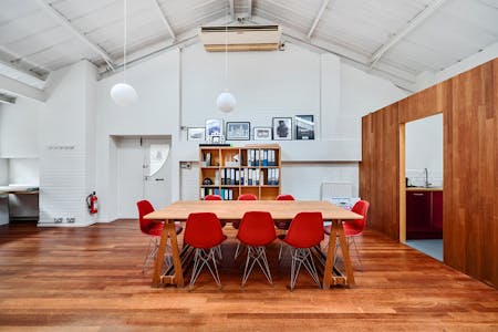 Studio 5 The Hangar, London, Office To Let - 1384079106924ff1b5314d.jpg