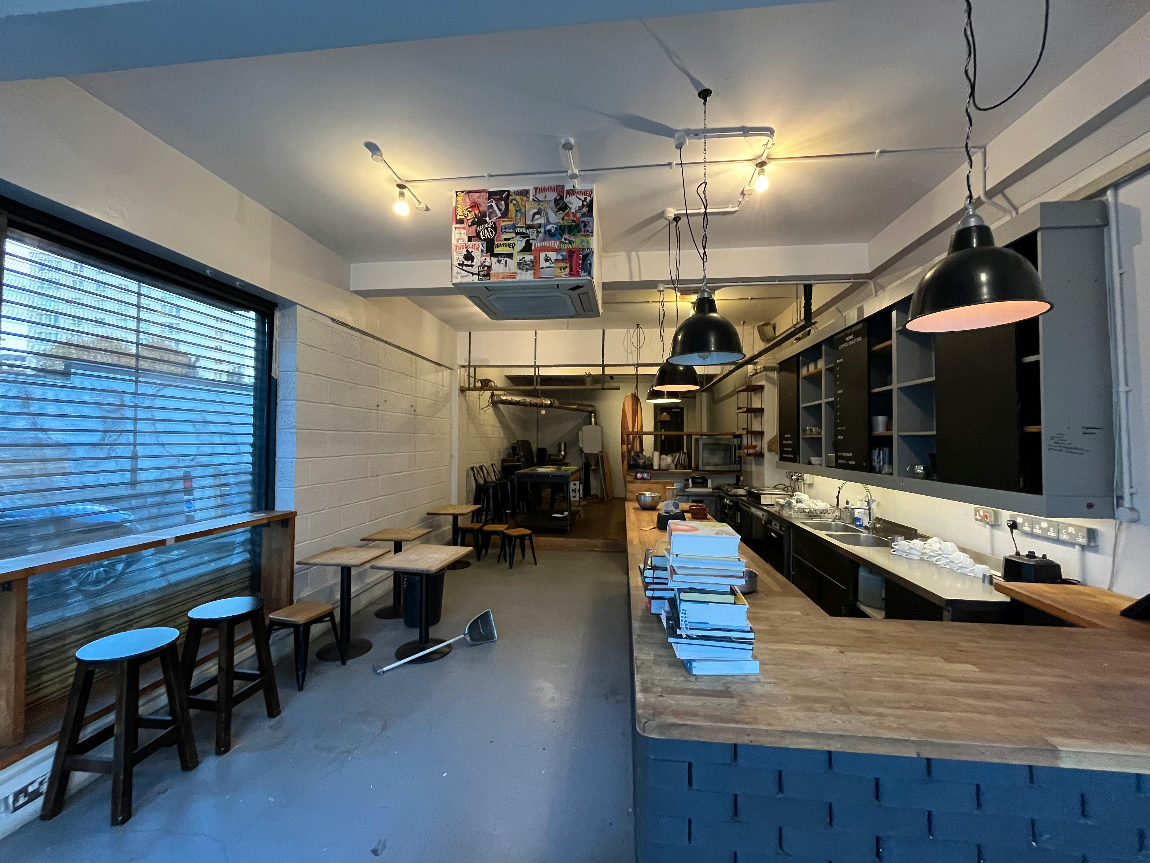 Retail/Shop in London - photo 3