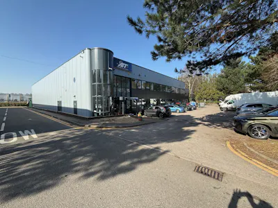 28 to 30 Greenhill Crescent, Watford, Light Industrial / Warehouse To Let - 1.jpg