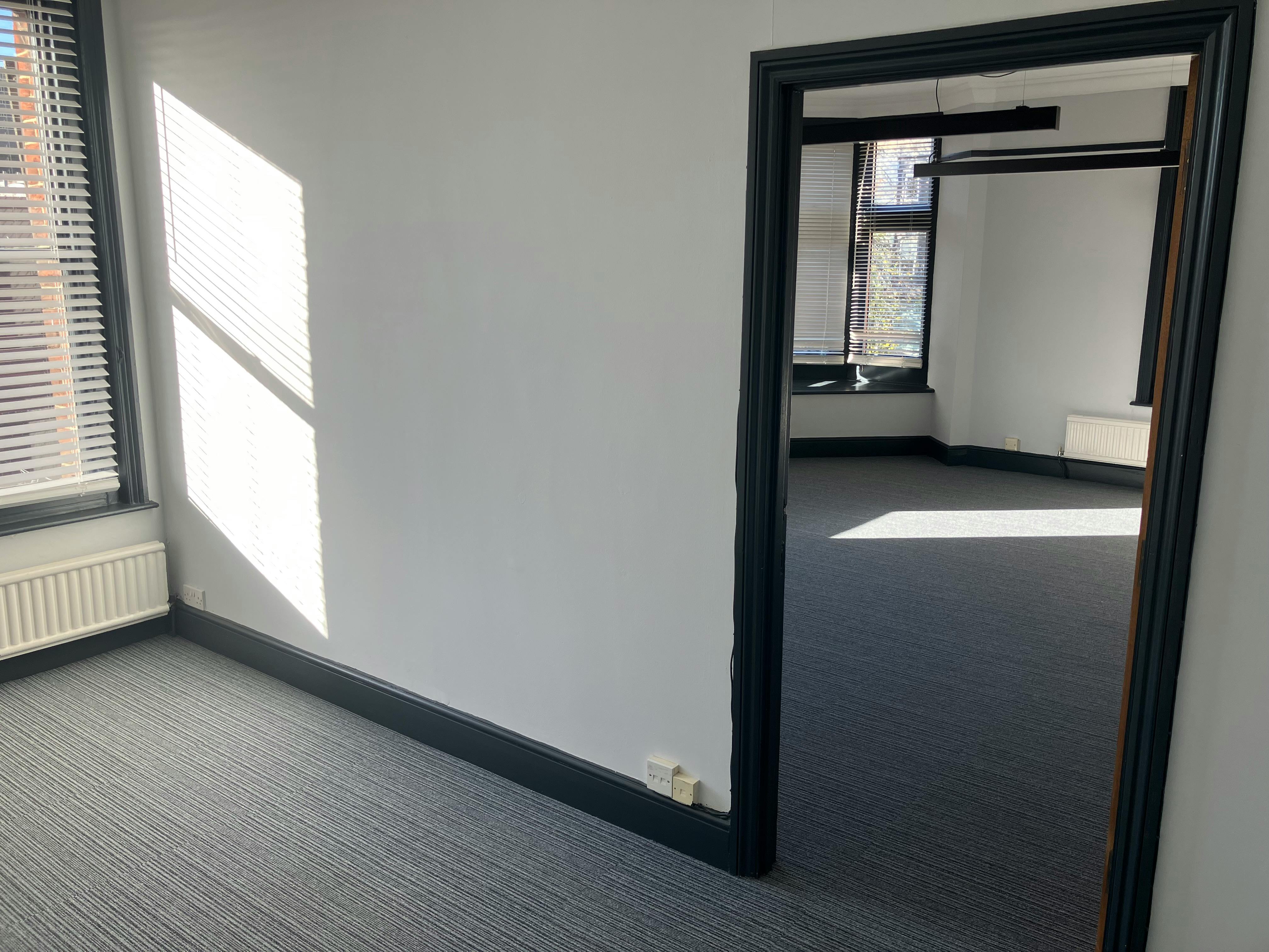 Office in Winchester - photo 4