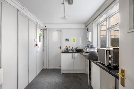 32-33 Queens Road, Brighton, Alternative Use Opportunity / Cafe (A1) / Class E Retail / Leisure / E (Commercial / Business / Service) / E Class Retail / Leisure (no extract - Open A1) / Education / Leisure / Office / Other / Retail / Retail - In Town / Sui Generis To Let - Queen's Road 32-33-006.JPG