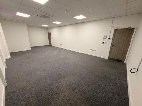 18-19 Aviation Way, Southend-on-Sea, Office To Let - IMG20251119WA0008.jpg