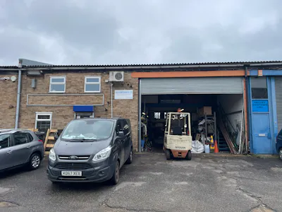 Unit B8 Crabtree Road, Egham, Industrial / Warehouse For Sale - Unit B8 Crabtree external 2