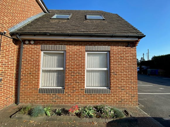 Ground Floor 39 Guildford Road, Lightwater, Offices To Let - rear office external.jpg
