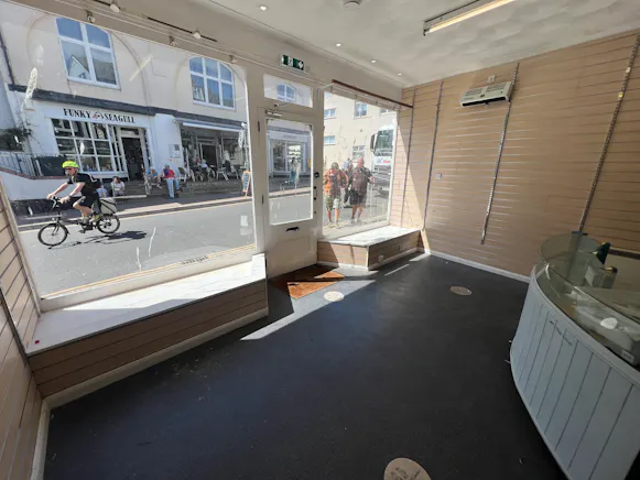 Sidmouth Retail Unit, 72 High Street, Sidmouth, Health & Fitness / Retail To Let - IMG_6565.jpeg