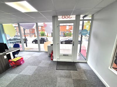386 Buxton Road, Stockport, Office / Retail To Let - 20250717_123453.jpg