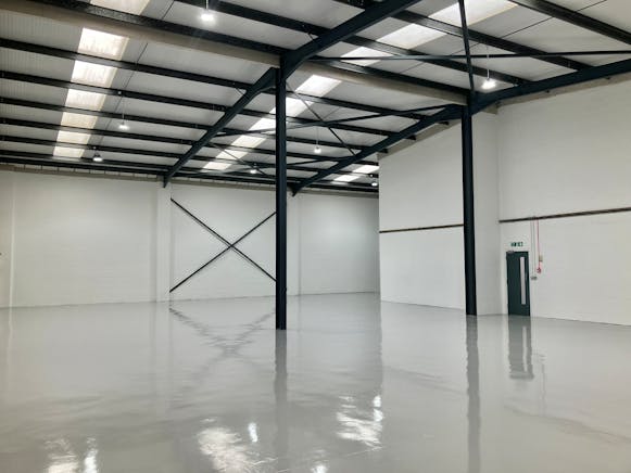 Unit 9 & 10  Airlinks Industrial Estate, Heston, Heathrow To Let - 9-10 Airlinks Warehouse 1 (2).jpg
