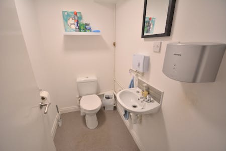 Unit 6a, Kay Brow Yard, Bury, Office To Let - Staff W.C.
