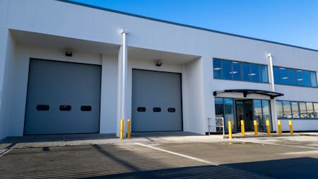 Unit C2, Dolphin Estate, Windmill Road West, Sunbury-On-Thames, Industrial / Warehouse To Let - Front loading