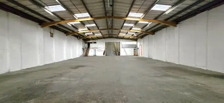 Unit 8 & Unit 9, Lyndean Industrial Estate, London, Industrial To Let - 20260408_162118 - Edited.jpg