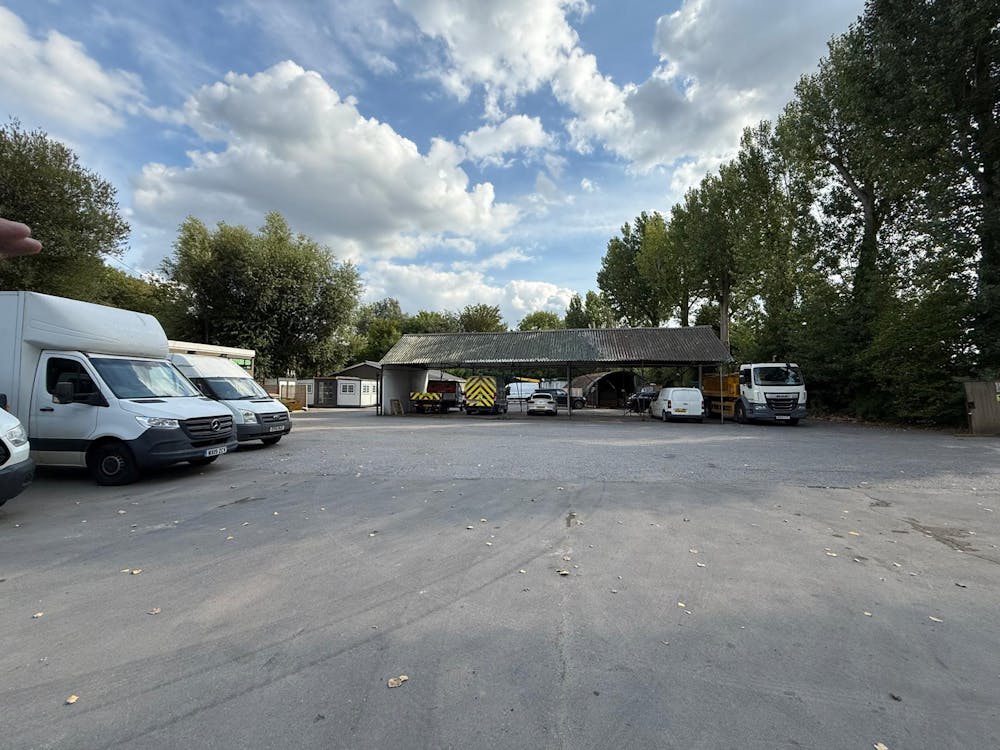 Yard At Withy Park - WhatsApp Image 20250812 at 154224_cf2b7ee2.jpg