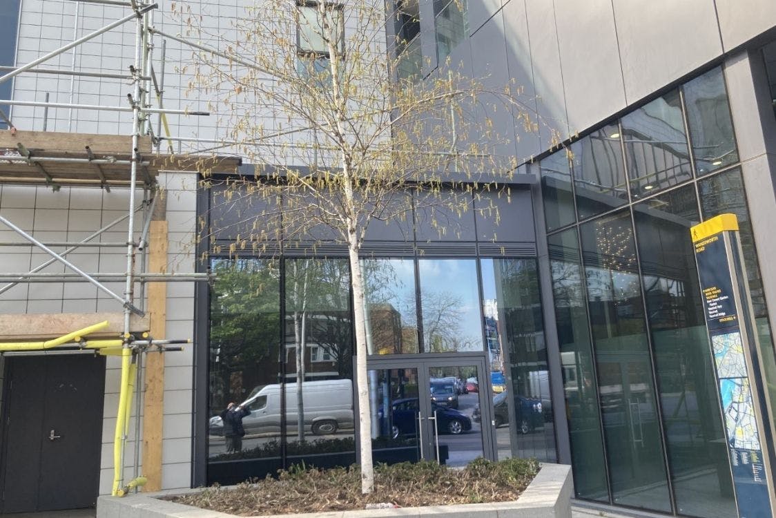 Retail/Shop in London - photo 4