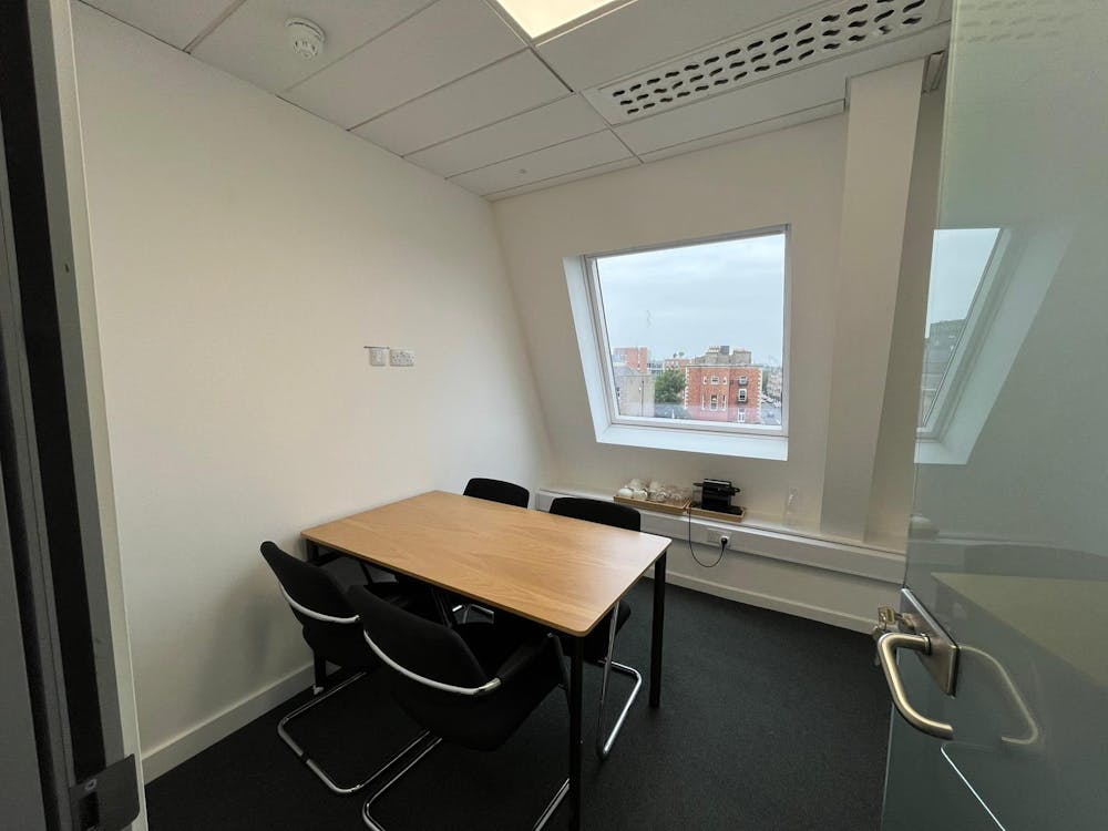 4th Floor, Pepper Canister House, Mount Street Crescent - PHOTO20250724141447 6.jpg