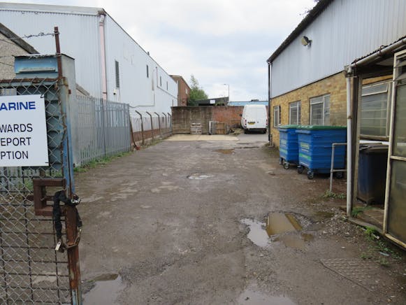 Units 3 / 3b, Holder Road, Aldershot, Warehouse & Industrial To Let - IMG_1840.JPG