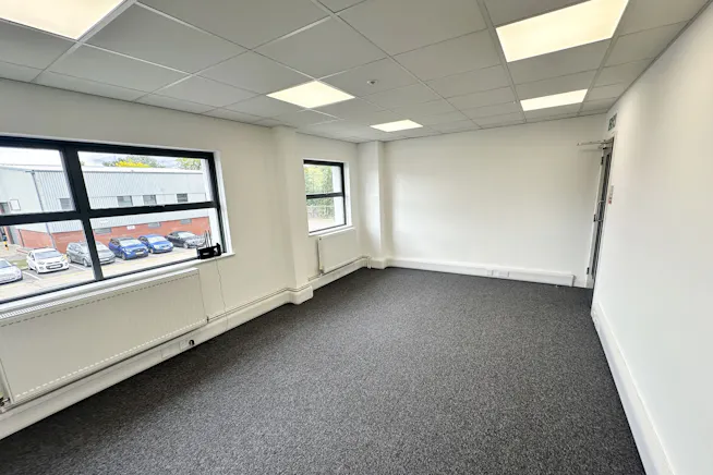 Unit 11 Airlinks Industrial Estate, Heston, Industrial / Warehouse To Let - 3 3x2.jpg