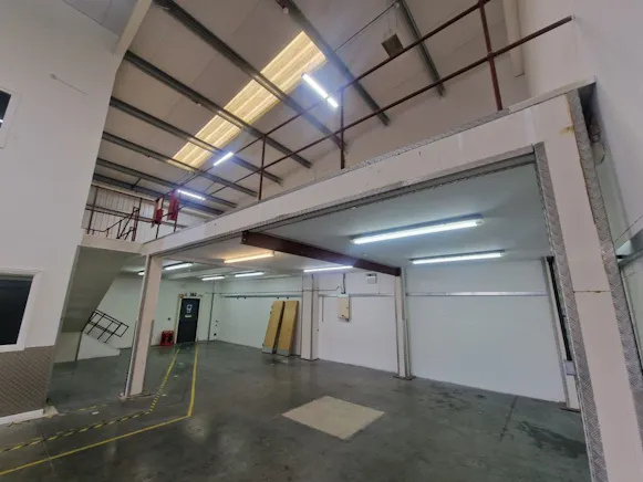 Unit 4 The IO Centre, Brunel Road, Basingstoke, Industrial To Let - 4ioCPicture7 - 01 10 2026.jpg