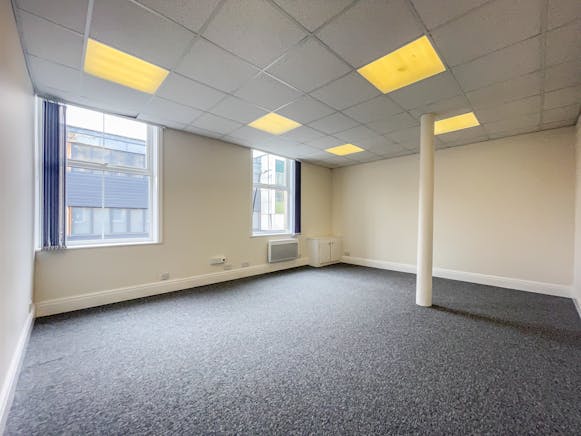 Flexible 1st floor suites  - Albion Chambers, Morley, Leeds, Offices To Let - IMG_1705_edited.jpg