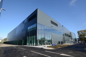 The Base, Crawley, Industrial To Let - DSC_5593.JPG