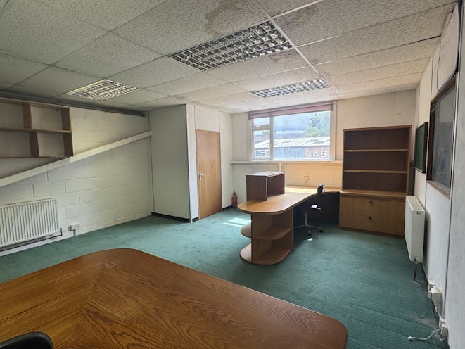 Unit 40, Leatherhead, Warehouse & Industrial To Let - IMG_6302.jpg