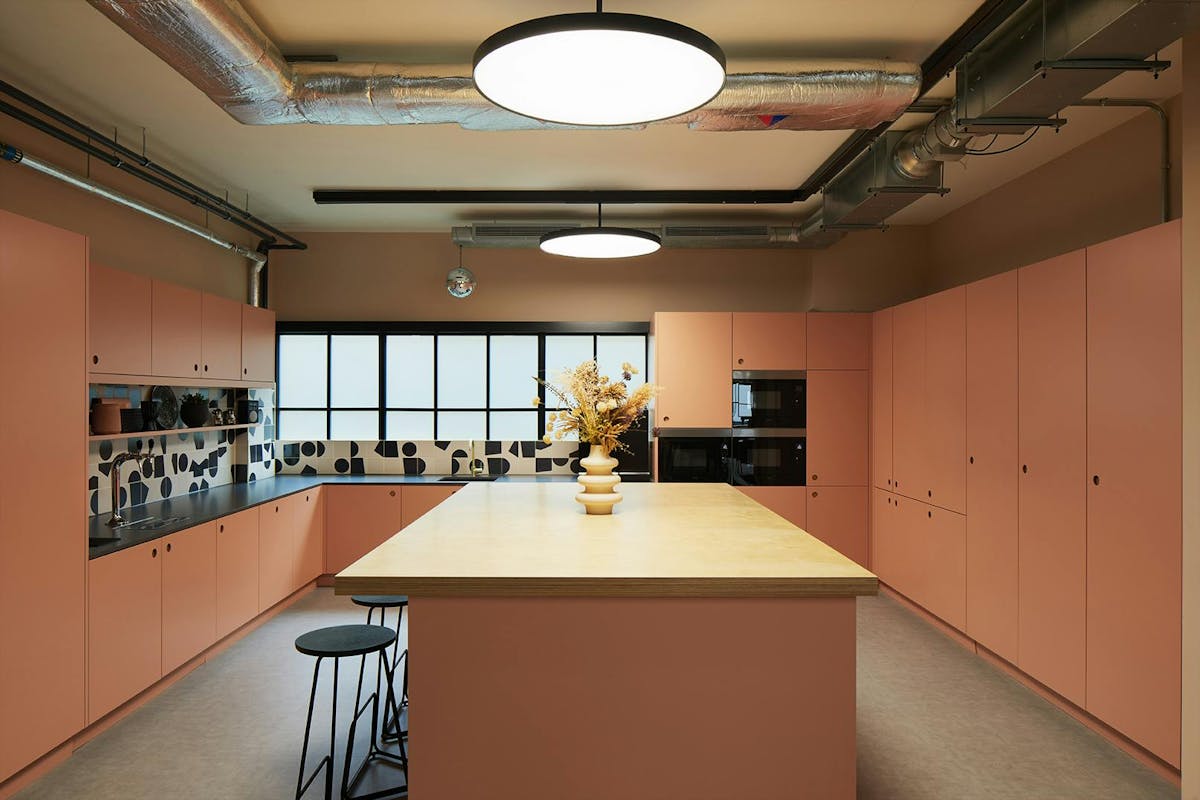 409fd51ed147bbb6e3048f5a8711a141 G