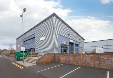 936 Yeovil Road, Slough, Industrial / Warehouse To Let - 936 Yeovil 1.jpeg