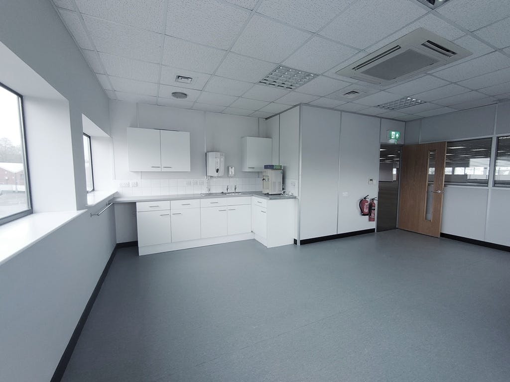 Office in Eastleigh - photo 3