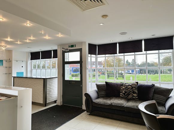 8 Market Square, Toddington, Retail To Let / For Sale - Image 5