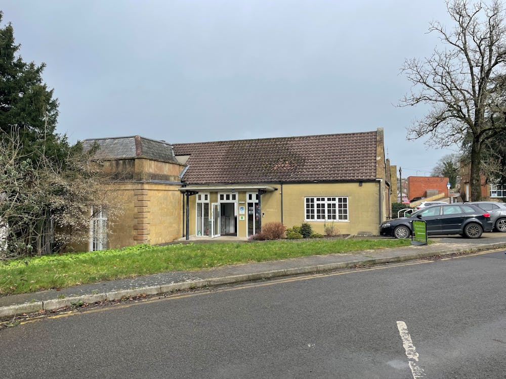 Hendford Manor - pic 2.jpg