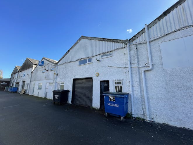 Unit 4 Bridge Works, Leatherhead, Warehouse & Industrial To Let - IMG_4915.jpg