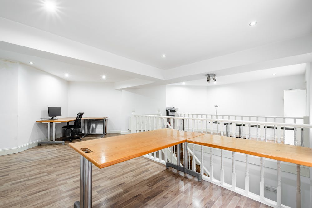 Bst Mezzanine & Ground Fl., 5 Fairchild Place, London, Office To Let - Fairchild Pl 5  6.jpg