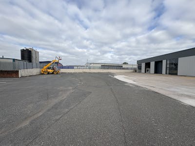 Units 18-20, Severnside Trading Estate, Textilose Road, Manchester, Industrial To Let - IMG_0887.JPG