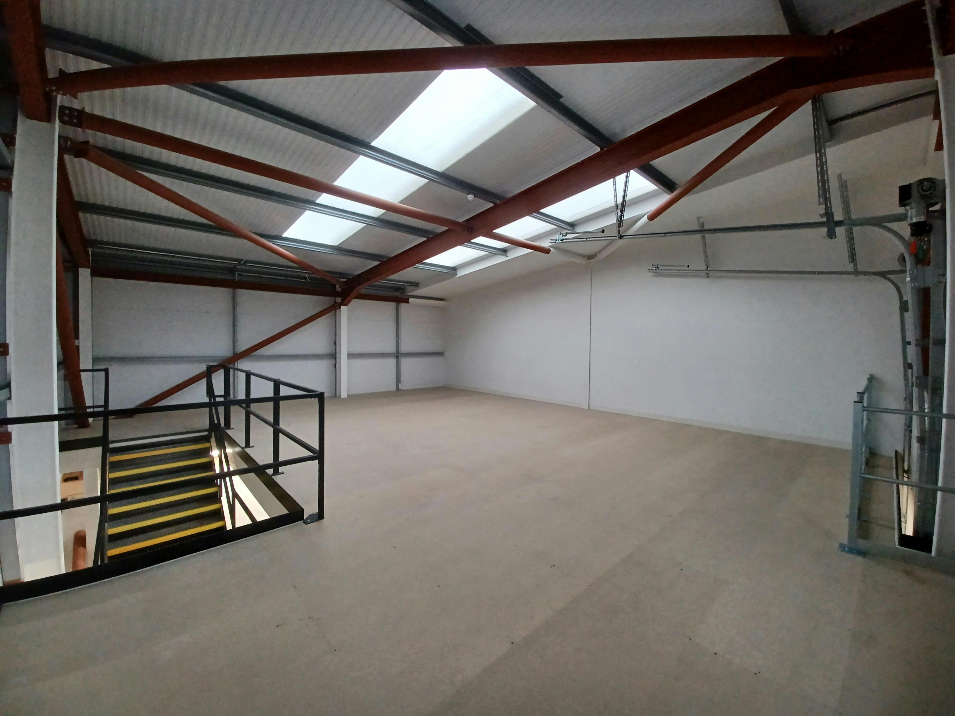 Industrial Unit in Ringwood - photo 3