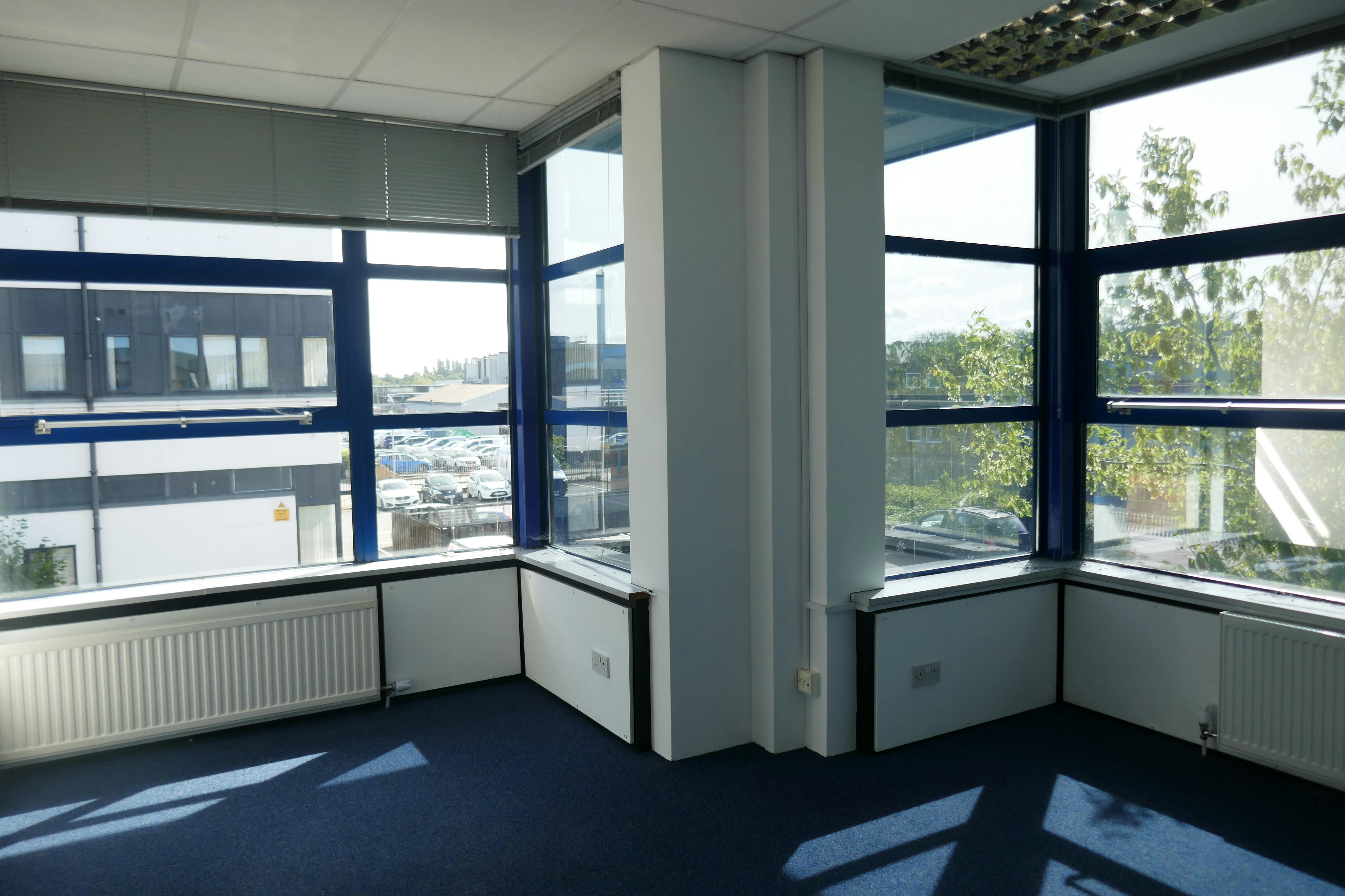 5 Astra Centre, Edinburgh Way, Harlow, Offices To Let - P1030369.JPG