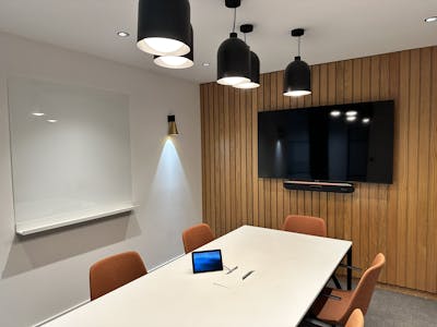 Ground Floor, 323 Kingston Road, Leatherhead, Office To Let - IMG_3304.JPG